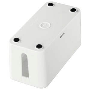 Weiße Hama Kabelbox Mini für Steckdosenleiste, 23,5x11,5x12cm, mit Kabelschlitzen und Gummifüßen.