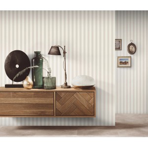 Beige Vliestapete mit Streifenmuster von Erismann, Teil der Versailles Entree Kollektion.