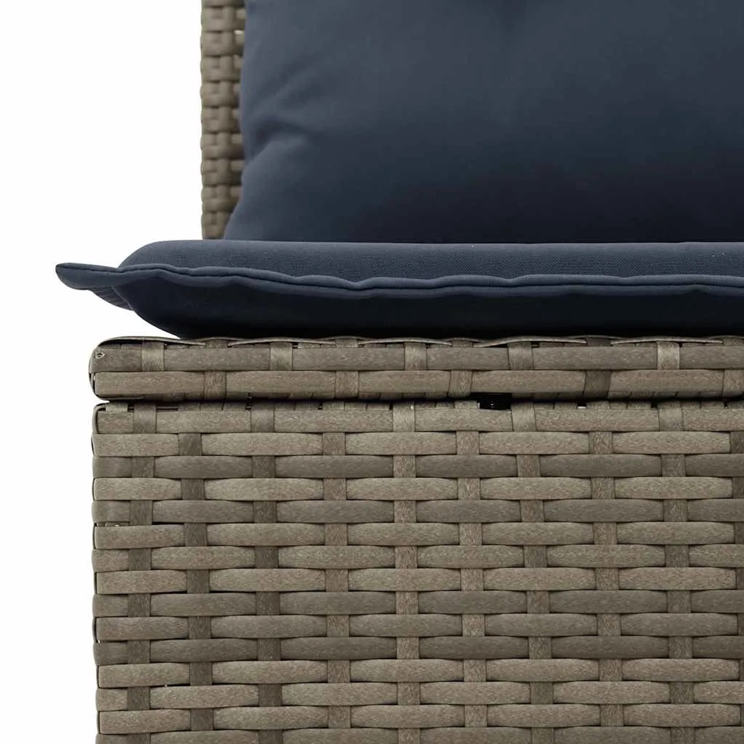 Detailaufnahme: Graue vidaXL Garten-Sofagarnitur aus Rattan mit blauen Kissen.