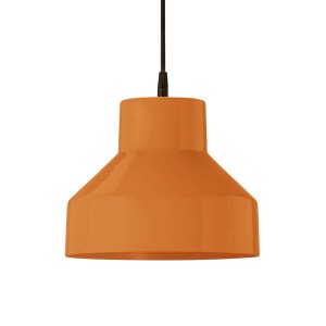 Orangefarbene PR Home Solo Pendelleuchte aus Metall mit schwarzem Kabel.