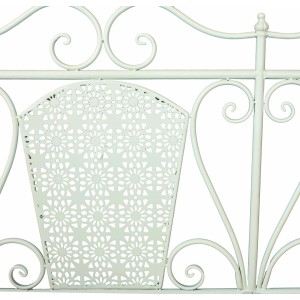Detailansicht der weißen Metall Gartenbank Lascar mit Zierornamenten.