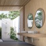 Beige Vliestapete mit modernem Fischgrätmuster in Holzoptik von Marburg, passend zu Badezimmer.