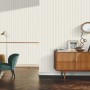 Erismann Vliestapete Versailles Entree, Creme, mit klassischem Streifenmuster im Wohnraum.