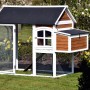 Hühnerstall XL mit Freigehege aus FSC®-Holz, braun-weiß mit schwarzem Dach. Ideal für artgerechte Haltung.