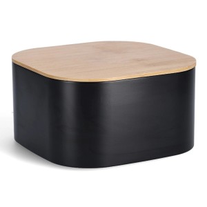 Schwarzer Zeller Brotkasten aus Metall mit Bambusdeckel.