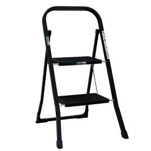 Schwarze TRUTZHOLM Trittleiter mit 2 Stufen, klappbar und rutschfest für sicheren Stand.