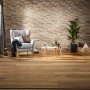 Wohnraum mit Stegu Verblender Nepal beige-grau als Wandverkleidung.