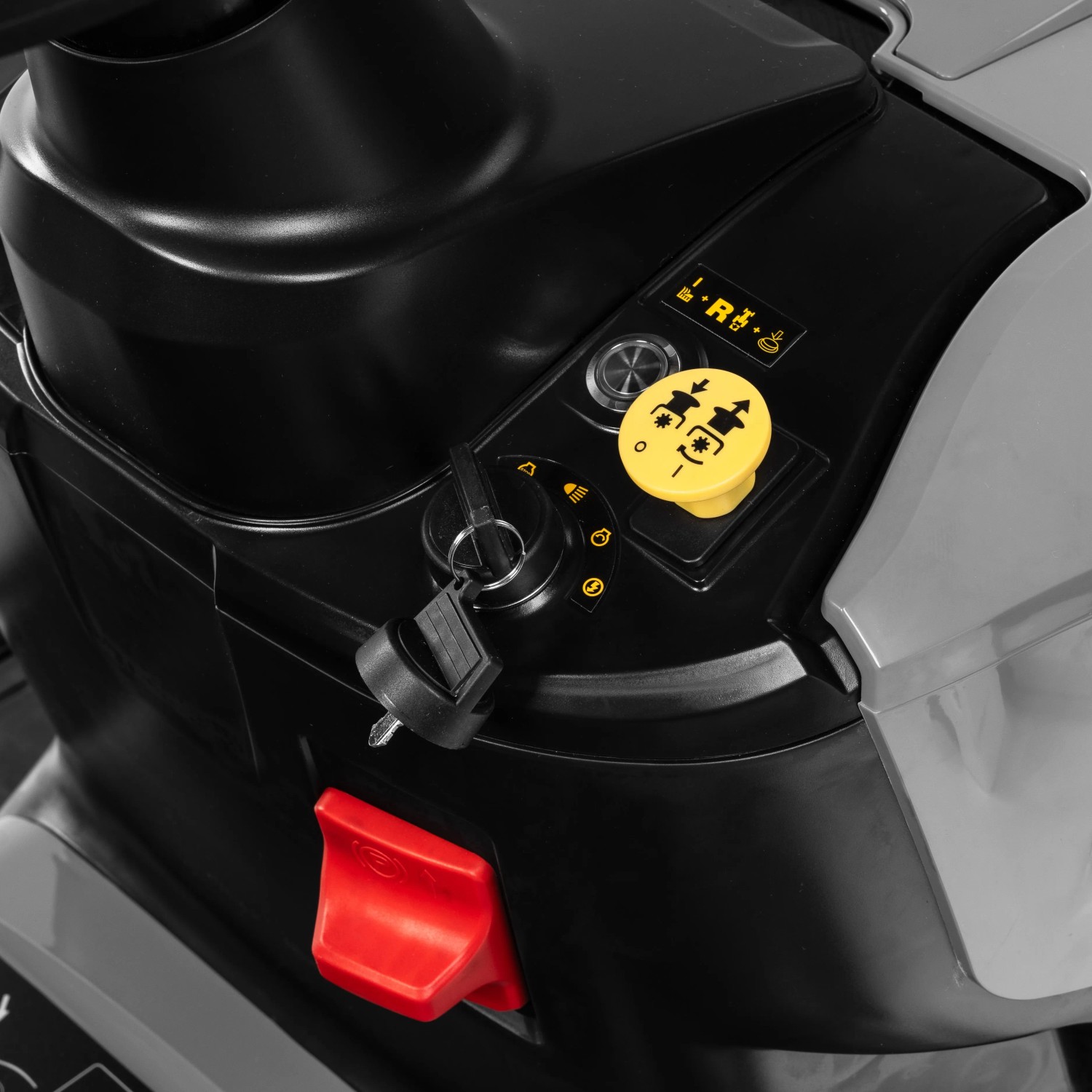 Detailaufnahme: Cockpit des Texas Benzin-Rasentraktor Premium TTS98 mit Zündschlüssel und Bedienelementen.