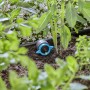 Gardena Reihentropfer im Beet: Regulierbare Bewässerung für Micro-Drip-Systeme.