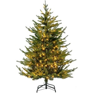 Grüner künstlicher Weihnachtsbaum, 136 cm hoch, mit warmweißer LED-Beleuchtung und schwarzem Ständer. Festliche Dekoration.