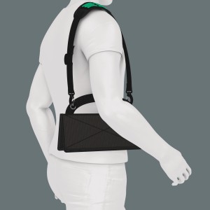 Wera 2go Werkzeugträger 1 mit Klettsystem, 2-teilig, getragen von einer Schaufensterpuppe.