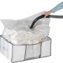 Wenko Vakuum Soft Box L: Weiße Textilbox mit Vakuumsack und Staubsauger zum platzsparenden Aufbewahren.