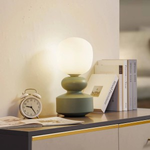 Grüne Lucande Tischlampe Fidelo aus Keramik im skandinavischen Design. Wohnzimmerleuchte mit E14 Fassung.