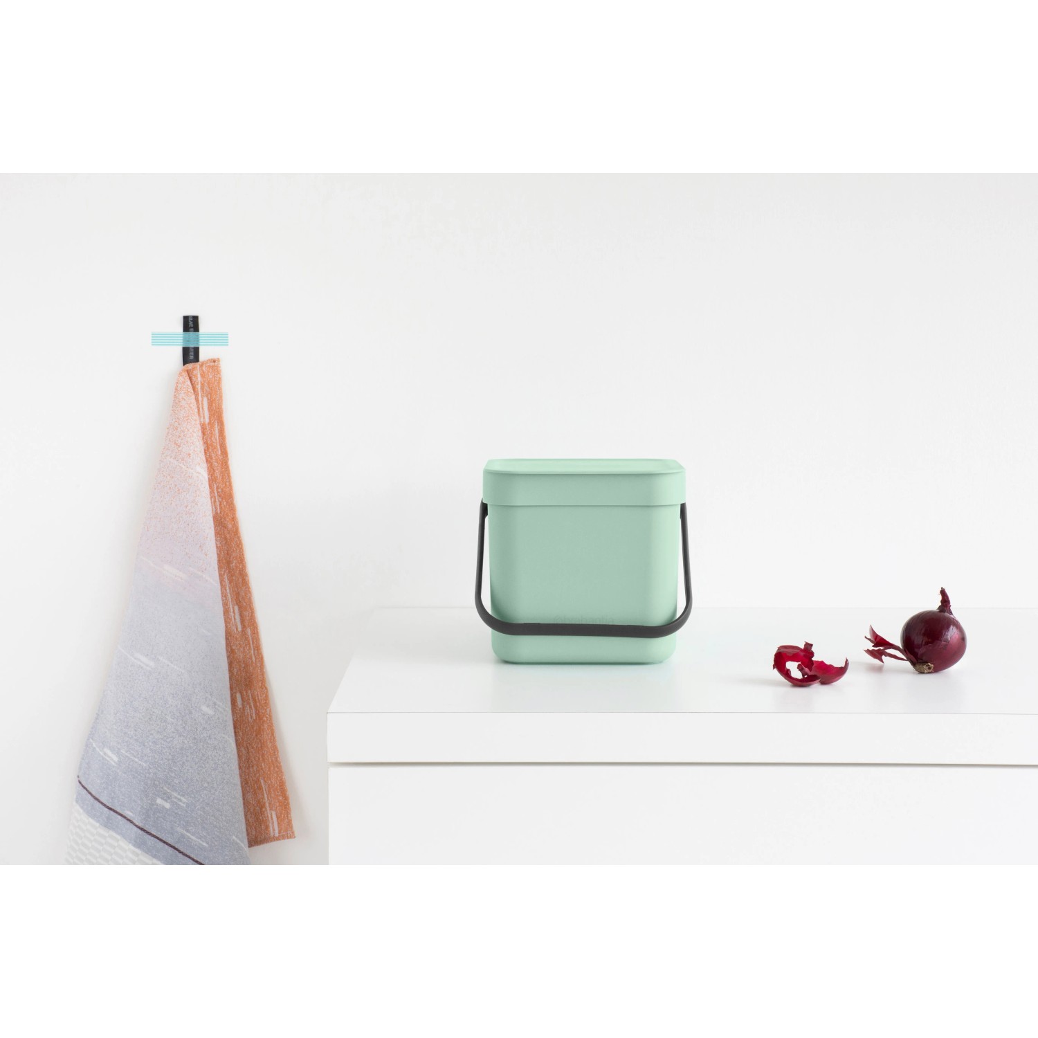 Brabantia Abfallbehälter Sort & Go, 6 l, Grün, mit Tragegriff, für Küchenabfälle.