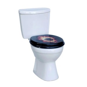 SINOBATH WC-Sitz mit Absenkautomatik auf einer Toilette, Motiv.