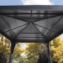 Innenansicht des anthrazitfarbenen Sojag South Beach Pavillons mit Metalldach.