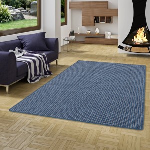 Blauer Snapstyle Streifenberber Teppich Marta 80x240cm im Wohnzimmer.