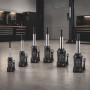 Fünf STAHLWERK Hydraulikheber in verschiedenen Größen, schwarz mit silbernen Kolben, in einer Werkstatt. Robuste Autoheber bis 4T.