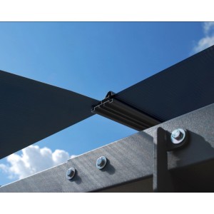 Detailansicht des anthrazitfarbenen Canopia Pavillon Tuscon 3.6 x 4.4, Fokus auf Dach und Rahmen.