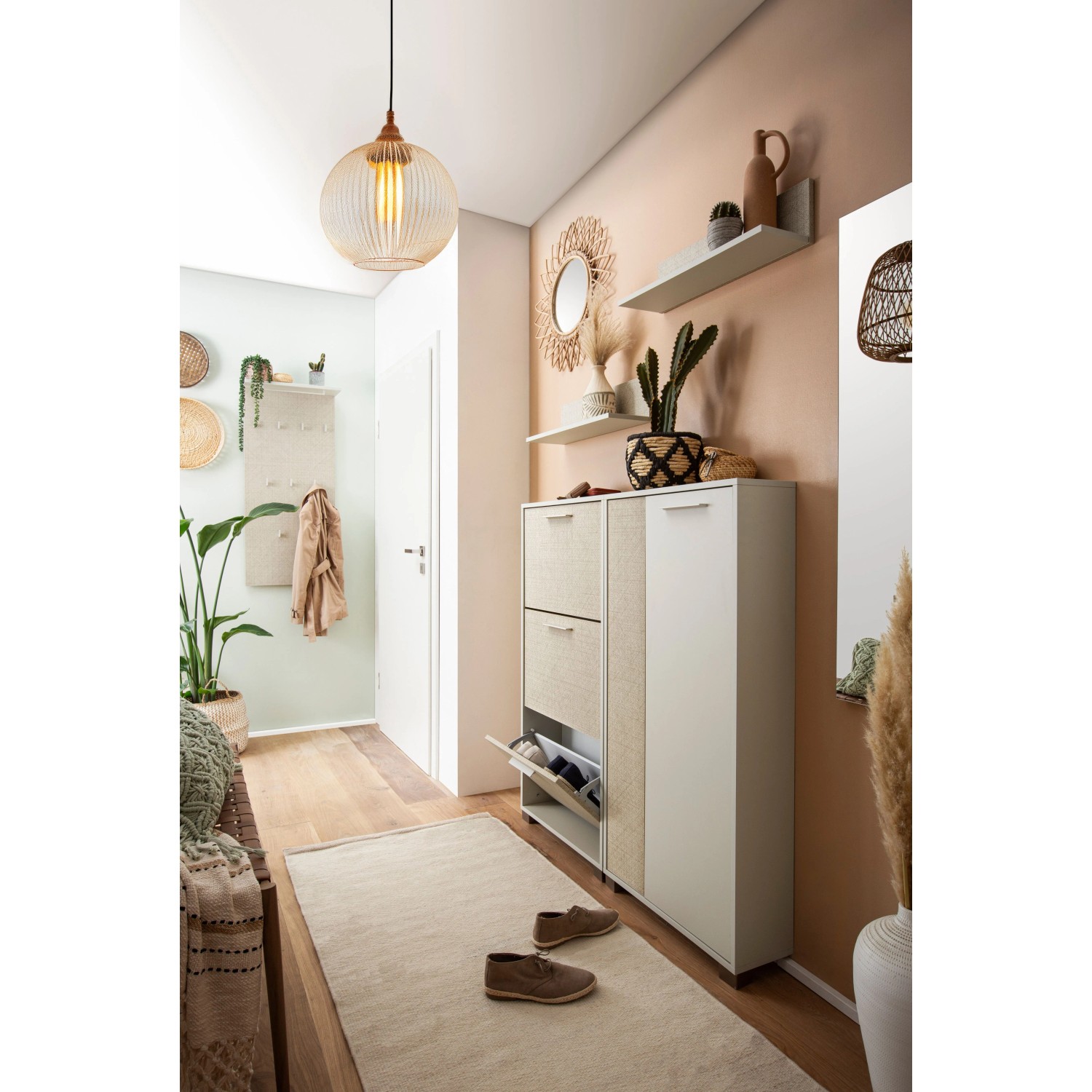 Schildmeyer Regal-Set Edno, 2 cremebeige Wandregale mit Canasta-Rückwand im Flur.