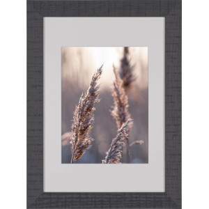 Schwarzer Holz-Bilderrahmen (21x29,7 cm) mit Passepartout, geeignet für Fotos und Kunstdrucke.