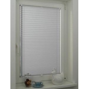 Graues Gardinia Plissee Concept Tageslicht, 80x210 cm, am Fenster montiert.