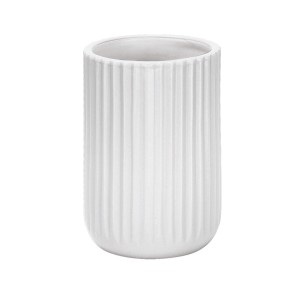 Weißer Zahnputzbecher "Kleine Wolke Mallow" mit Rillenstruktur.