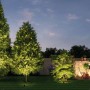 Paulmann Plug&Shine Starter-Set mit 3 LED-Erdspießen im Garten, warmweißes Licht.
