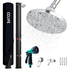 Schwarze CCLIFE Solardusche 40L mit sprühendem Chrom-Duschkopf, Handbrause, Fußdusche, Schutzhülle.