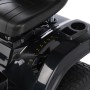 Detailaufnahme Alpina Rasentraktor AT3 98 A: Sitz, Reifen und Bedienelemente.