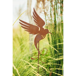 Gartenstab fliegender Kolibri aus Edelrost, 145 cm hoch, als Gartendekoration.