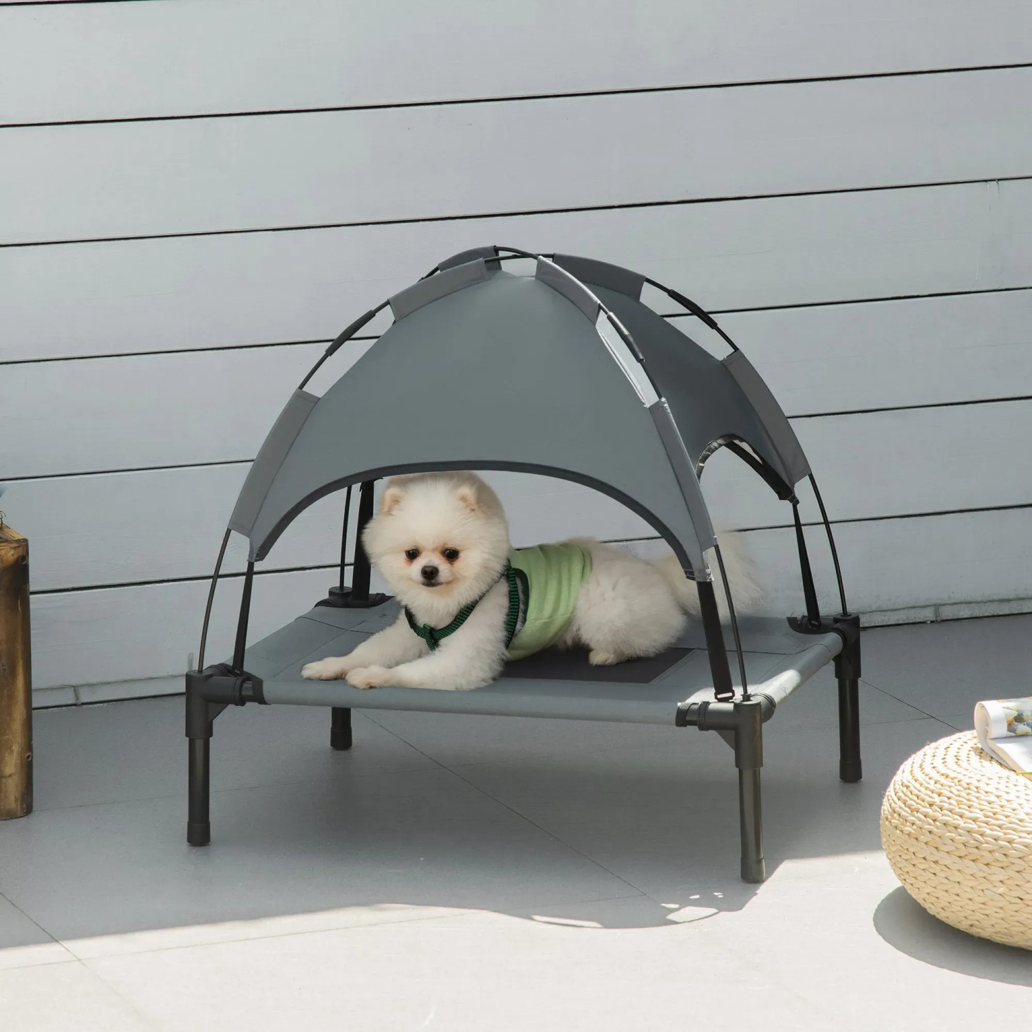 PawHut Hundebett mit Baldachin, erhöht und atmungsaktiv, ideal für den Sommer.