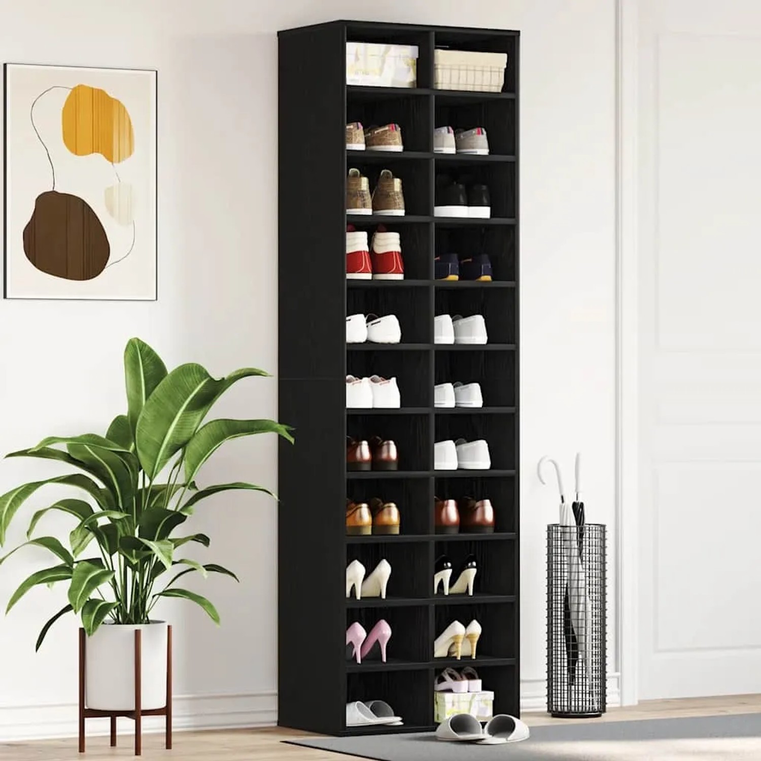 Hoher, schmaler Schuhschrank in Schwarz Eichen-Optik mit 22 Fächern für Schuhaufbewahrung.