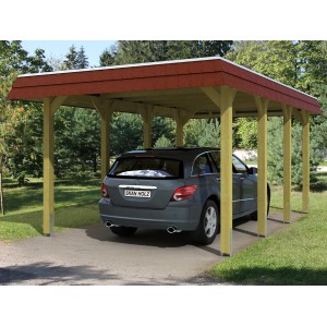 Skan Holz Carport Spreewald mit roter Blende und Auto. Holzkonstruktion mit Flachdach und Regenrinne.