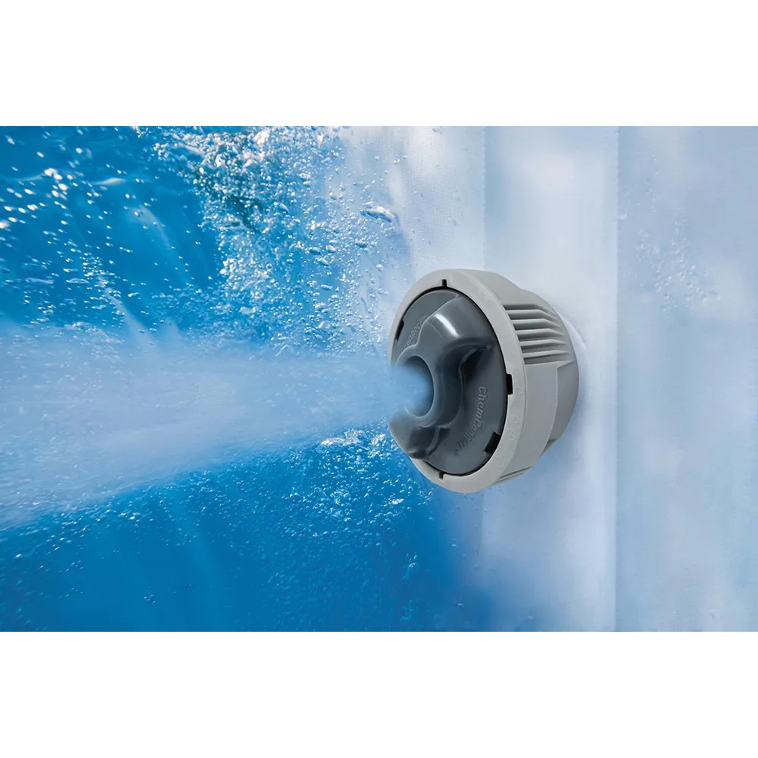 Detailaufnahme: AirJet-Düse im Bestway Lay-Z-Spa Palm Springs Whirlpool in Aktion.