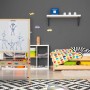 Holz Standtafel für Kinder mit Whiteboard, Robotern und Ablagen im Kinderzimmer. Höhenverstellbare Kindertafel.