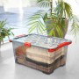 Rote Rotho Aufbewahrungsbox Evo Total, 44 l, mit Deckel und Inhalt.