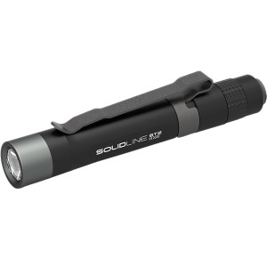 Schwarze Solidline LED-Taschenlampe ST2 aus Aluminium mit Clip.