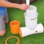 Flowclear Skimatic Poolskimmer mit Filter, bestehend aus Skimmer, Filterkorb und Zubehör.