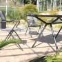 Acamp Gartenmöbel-Set Alpha: 4 Stapelsessel, 1 Glastisch in Anthrazit-Cemento. Wetterfest und modern.