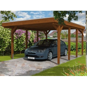 Skan Holz Carport Friesland Nussbaum mit Auto. Einzelcarport mit Aluminiumdachplatten.
