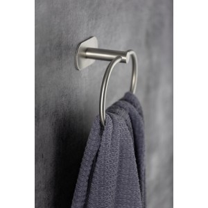 Wenko Handtuchring Orea aus Edelstahl matt mit Handtuch, Turbo-Loc Wandbefestigung.