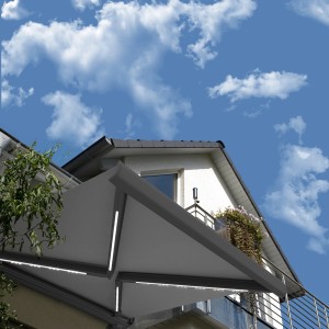 Anthrazit LED Vollkassettenmarkise 350x250 cm am Haus mit blauem Himmel.