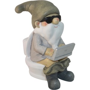 Sitzender Gartenzwerg mit Notebook, 24 cm, lustige Gartendeko für den Außenbereich.