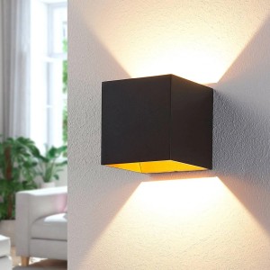 Moderne, schwarze LED Wandleuchte Zuzana aus Aluminium für Innen, warmweißes Licht.