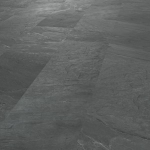 Verlegter, grauer Click-Vinylboden ECO4 All Naturschiefer in Steinoptik.