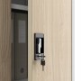 Detailaufnahme: Jan Nowak Metall Aktenschrank mit Schloss und Schlüssel.