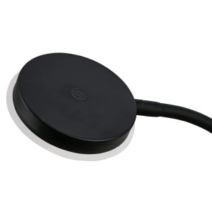 Detailaufnahme: Schwarze Brilo LED-Tischleuchte mit Touchdimmer und Lichtkante.