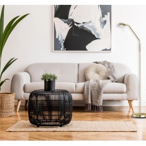 Goldene LED-Stehleuchte Pool TW von Fischer & Honsel im Wohnzimmer.