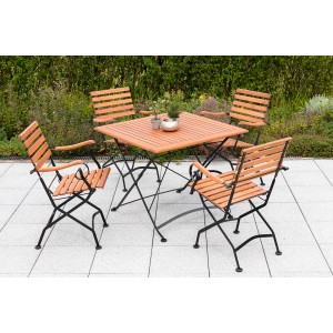 Merxx Gartenmöbelset Schlossgarten, 5-teilig: Klapptisch und 4 Klappsessel aus Eukalyptusholz mit schwarzem Gestell.